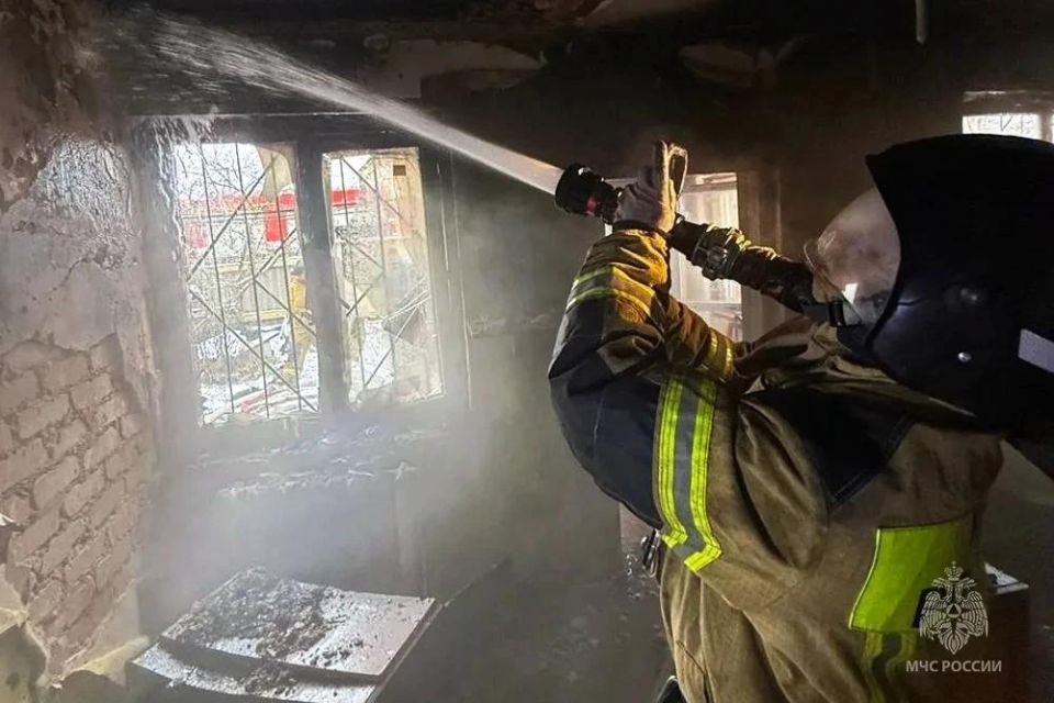 Горловские огнеборцы спасли пенсионерку в Центрально-Городском районе