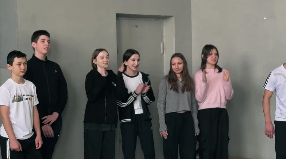 В Старобешево прошла военно-спортивная эстафета «Марш-бросок»