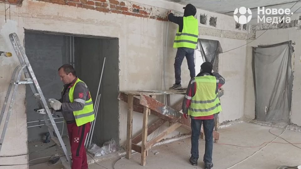 «Дюймовочка» возвращается. Бригада из шеф-региона Нижегородской области активно восстанавливает здание садика в селе Бердянское