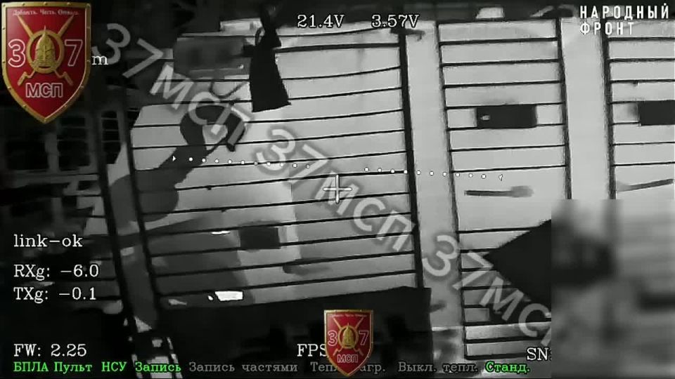 Уничтожение БТР-4Е ВСУ ударами FPV-дронов 37-го МСП в Красном Лимане, ДНР