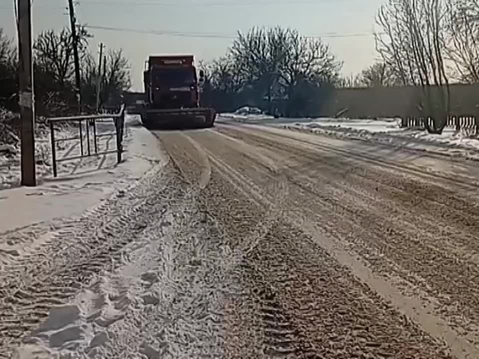 Александр Бондаренко: Сегодня продолжаем ликвидацию последствий снегопада на дорогах регионального и межмуниципального значения