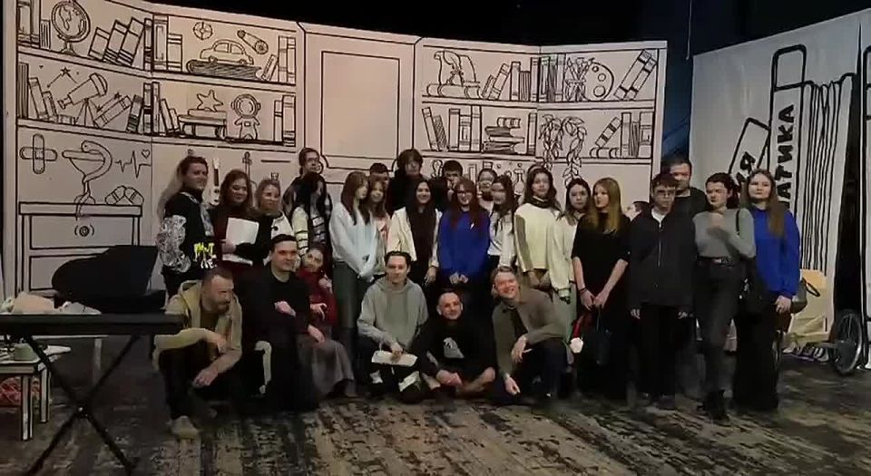 Сцена, закулисье и праздник артистов