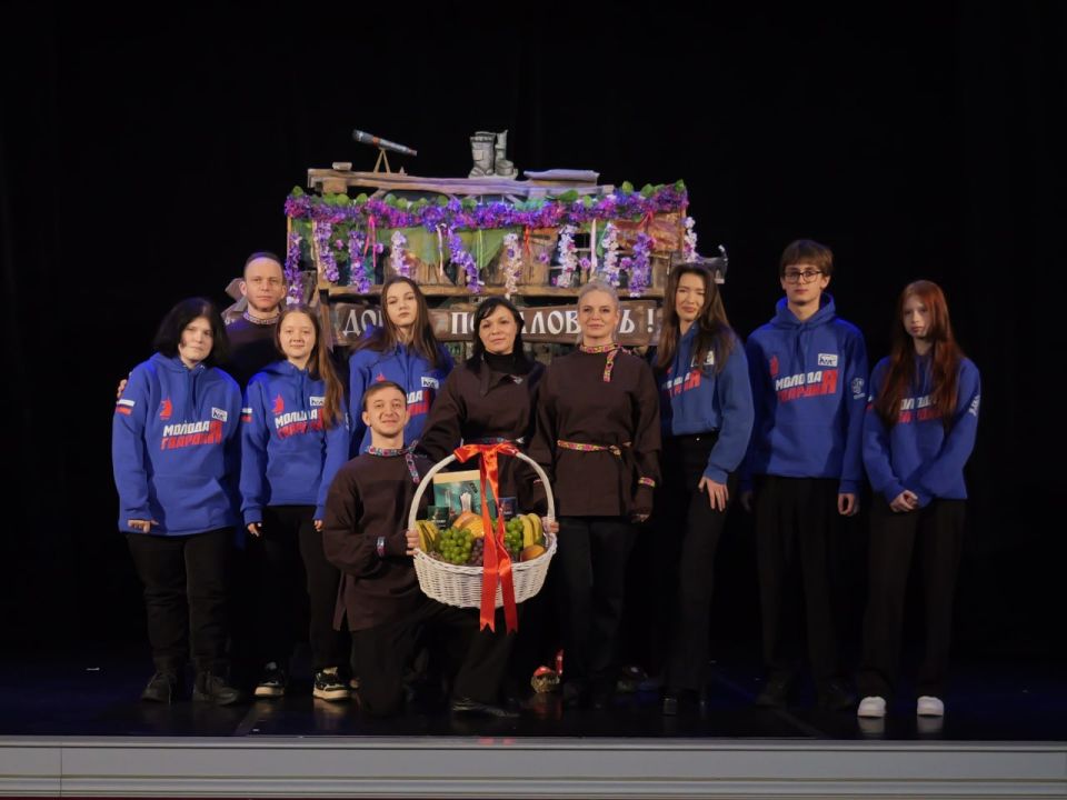 Первый День Артиста. Первый День артиста в Донецком театре кукол прошел совместно с представителями Донецкого регионального отделения Всероссийской общественной организации «Молодая Гвардия Единой России», которые с утра...