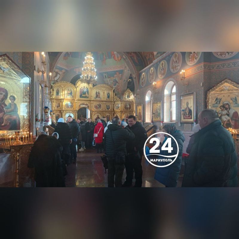 Съемочная группа телеканала "МАРИУПОЛЬ 24" присутствует на церковной службе на Крещение Господне, которая проходит в храме, расположенном в селе Боевое