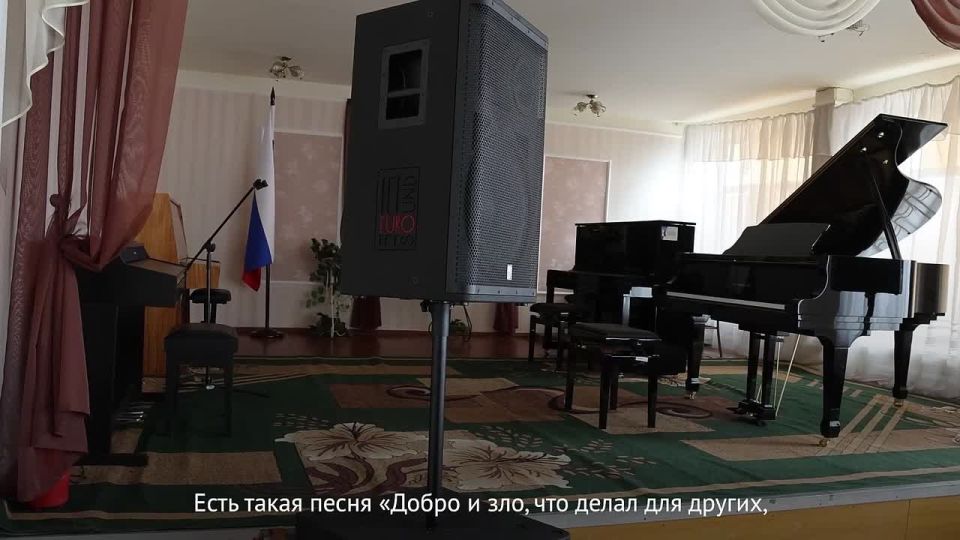 Баянист из Старобешевского округа поблагодарил Забайкалье за обновлённую музыкальную школу