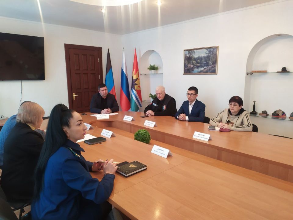 Андрей Бедило: Сегодня, 20 января, принял участие в расширенном аппаратном совещании с участием руководителей администрации городского округа, руководителя рабочей группы шефа-региона Приморского края, руководителей...