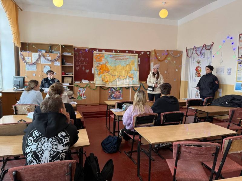 Стражи правопорядка ведут профориентационную работу