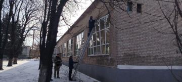 Сергей Желновач: Хабаровский край помогает отремонтировать школу в Дебальцево