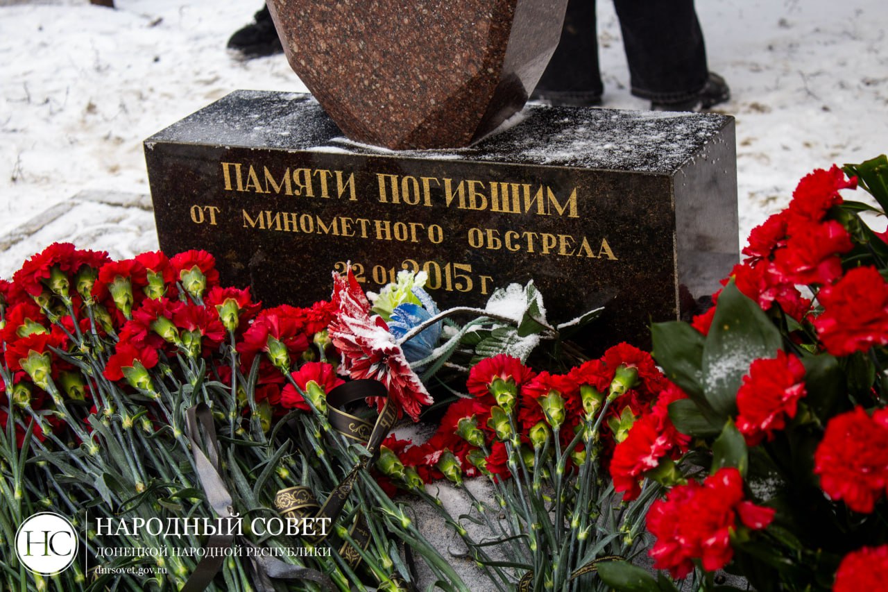 Константин Кузьмин: Вместе с коллегами почтили память погибших земляков на остановке «Донецкгормаш»