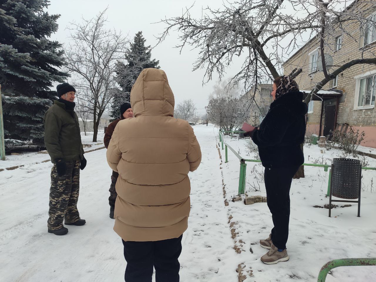 22 января 2026 года состоялась встреча заведующей Новолуганского территориального сектора с жителями посёлка Новолуганское по улице Ленина дом 30