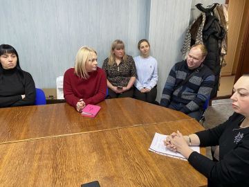 Ольга Арутинова провела встречу с коллективом отдела образования Будёновского района Донецка