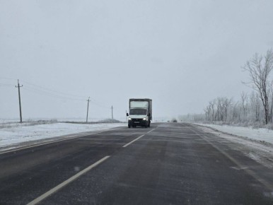 Александр Бондаренко: В Республике снова снег!. Дорожники приступили к очистке от снега и обработке противогололедными материалами аварийно опасных участков дорог