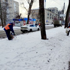 Иван Адамец: Специалисты муниципального предприятия «Зелёное строительство» в Куйбышевском районе продолжают плановые работы по благоустройству
