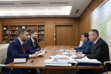 Реализацию проектов инвестиционного строительства жилья в ДНР обсудил сегодня министр строительства и ЖКХ РФ Ирек Файзуллин с главой ДНР Денисом Пушилиным при участии замминистра Никиты Стасишина и сенатора СФ Александра...