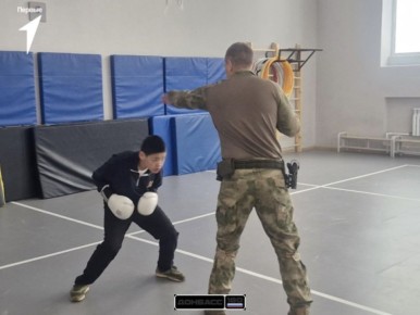 Росгвардия провела мастер-класс по самообороне для школьников