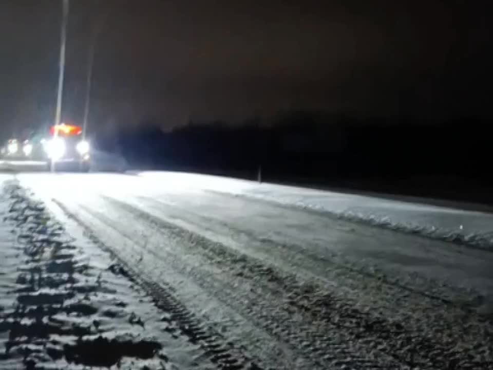 Александр Бондаренко: Всю ночь продолжались работы по обеспечению беспрепятственного проезда на дорогах общего пользования