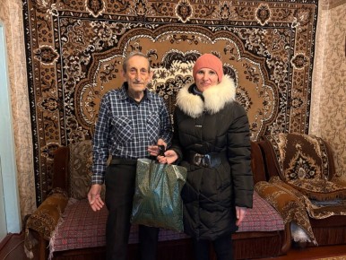 Администрация Ясиноватского муниципального округа сердечно поздравила ветерана труда Владимира Петровича Бортника с 90-летием!