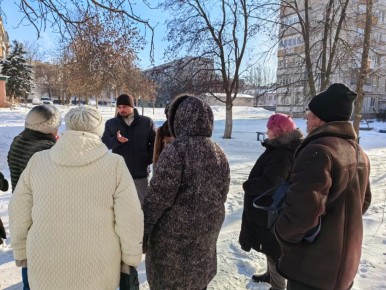 Председатель Общественного совета Александр Горянный встретился с жителями города Амвросиевка по улице Интернациональная, 3