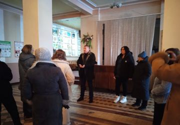 Сегодня, 26 января 2026 года, по поручению Главы Республики Дениса Пушилина, активист района Ирина Покрасова провела встречу с трудовым коллективом ДК им. Н. Островского по адресу: ул. Кирова, 178