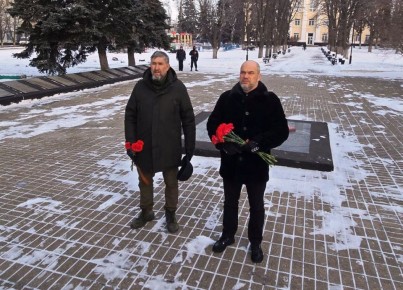 Сергей Желновач: В день, когда мы вспоминаем полное освобождение Ленинграда от фашистской блокады и чтим память жертв Холокоста, вместе с председателем Дебальцевского совета ветеранов войны и труда, ветеранов вооруженных сил...