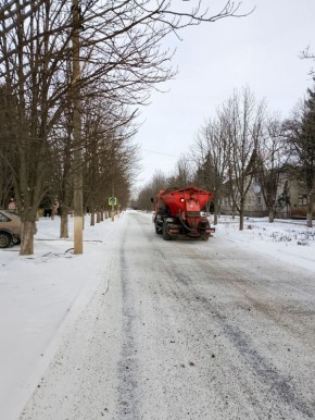 Коммунальные службы городского округа Дебальцево продолжают работу по зимнему содержанию автодорог