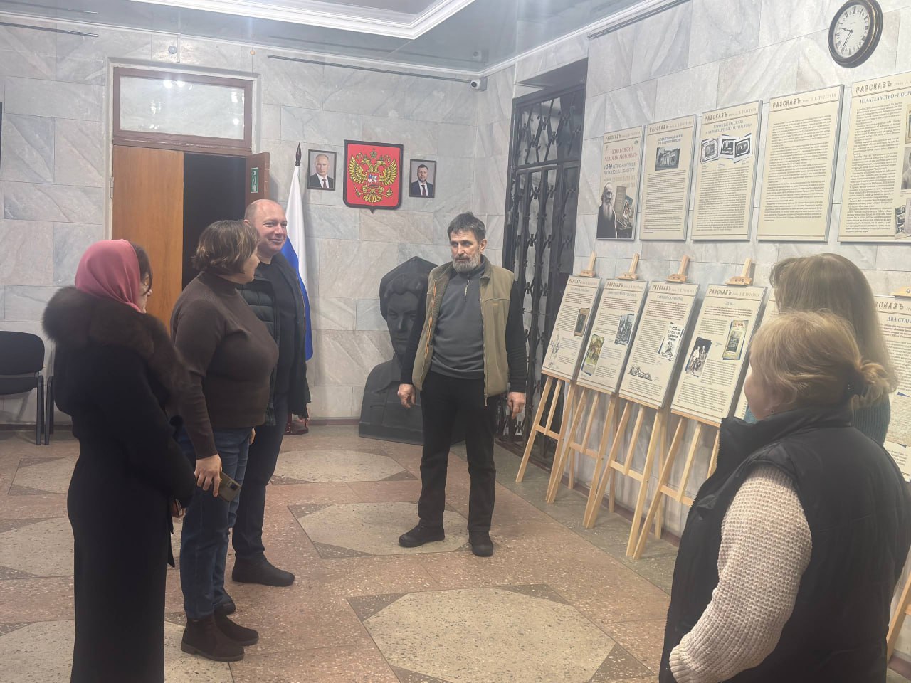 Врио начальника Старобешевского территориального отдела Александр Асланов провел встречу с трудовым коллективом МБУ "Мемориальный Музей П.Н. Ангелиной". В ходе встречи были озвучены важные вопросы, касающиеся...