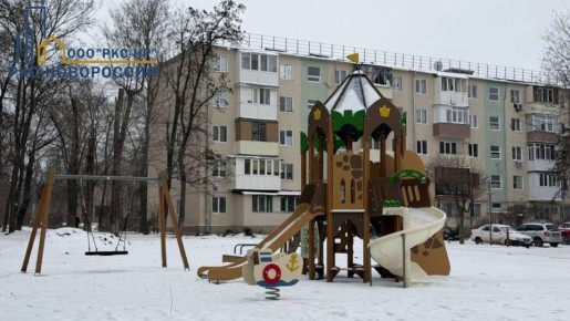 Завершены работы по благоустройству во дворе еще одного дома на улице Кронштадтской в Мариуполе