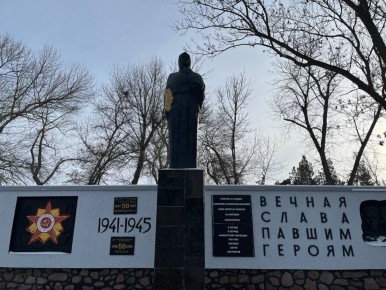 Василий Овчаров: Сегодня, 27 января, совместно с заместителем председателя муниципального совета, руководителем фракции Единой России Алексеем Сухаревским и активной молодежью нашего округа приняли участие в памятном...