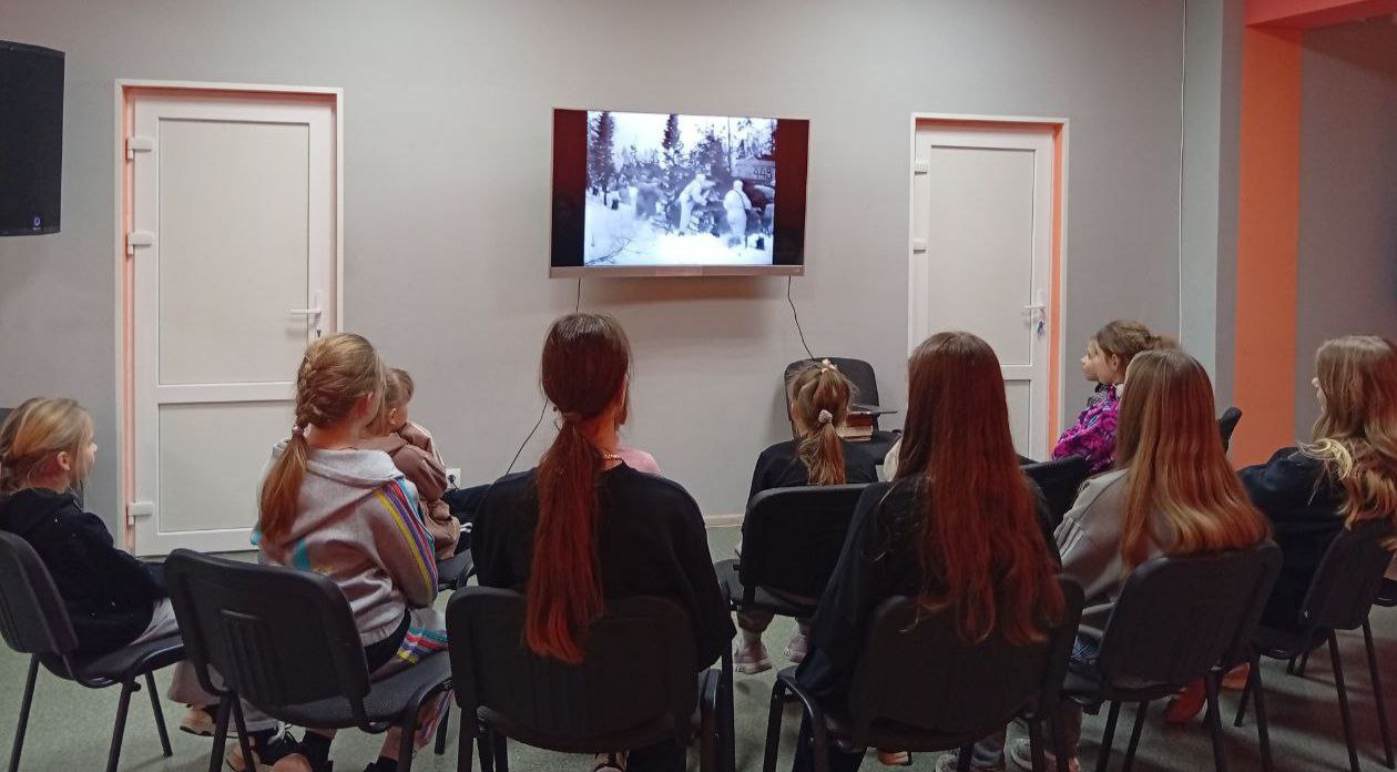В День воинской славы России в молодежном отделе Светлодарского городского Дворца культуры состоялся кинопоказ документального фильма "Прорыв блокады Ленинграда", посвященный подвигу Города-Героя и его защитников в 1944 году