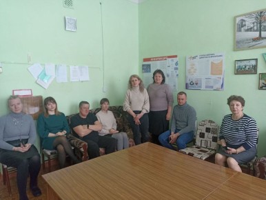 Заместитель главы администрации Амвросиевского муниципального округа Татьяна Разводова встретилась с трудовым коллективом Лисиченской школы