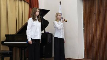 Сегодня, 27 января, в МБУ ДО «Харцызская детская школа искусств» прошла лекция-концерт «Блокадной памяти страницы» ко Дню снятия блокады г. Ленинград, в рамках партийного проекта «Историческая память»