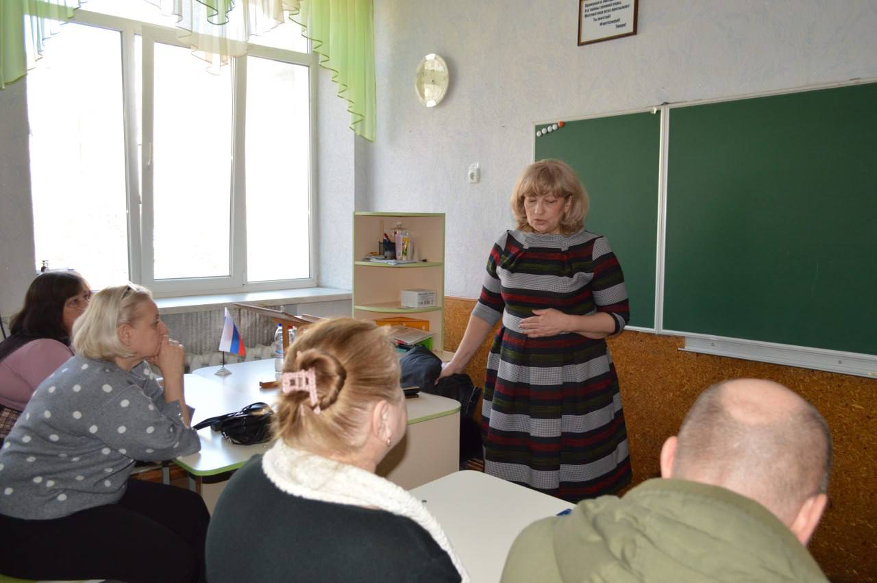 Татьяна Копылова: Сегодня руководитель Управы Ворошиловского внутригородского района провела встречу с трудовым коллективом, в ходе встречи, в рамках партийного проекта «Управдом» были затронуты вопросы водоснабжения...