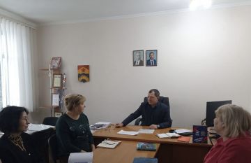 Заместитель главы администрации Шахтерского округа провел встречу с коллективом управления опеки и попечительства