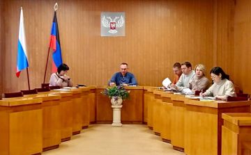 Михаил Меренков: Сегодня провел аппаратное совещание с руководителями структурных подразделений и представителями предприятий и учреждений района