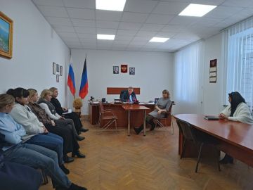 Сергей Юзвинкевич: Провел рабочую встречу с коллективом централизованной бухгалтерии отдела образования Администрации Володарского муниципального округа