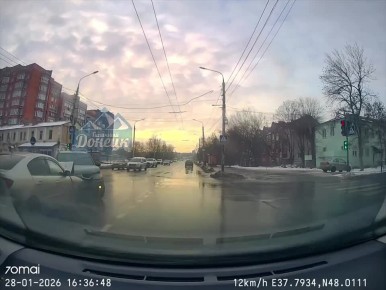 Тот случай, когда нужно было уступить дорогу: два «японца» столкнулись в центре Донецка