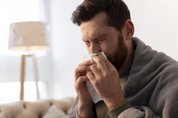 Профессор рассказал о причинах «ложного насморка» без аллергии