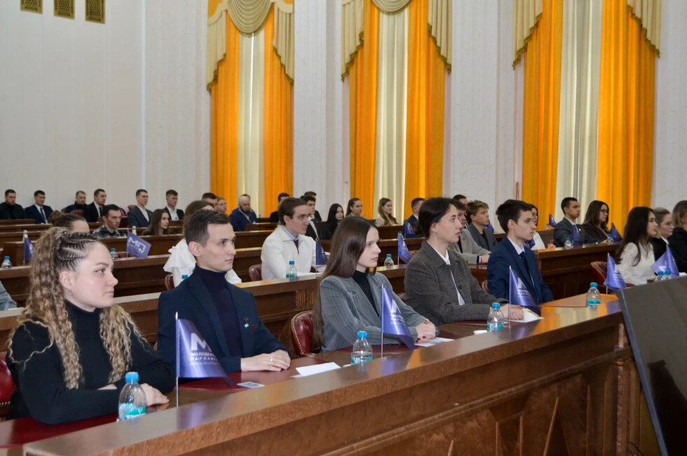 В ДНР расширят сеть молодежных общественных приемных в вузах и техникумах