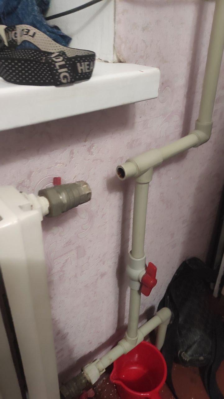 Специалисты Магаданской области продолжают устранять коммунальные аварии в Ждановке