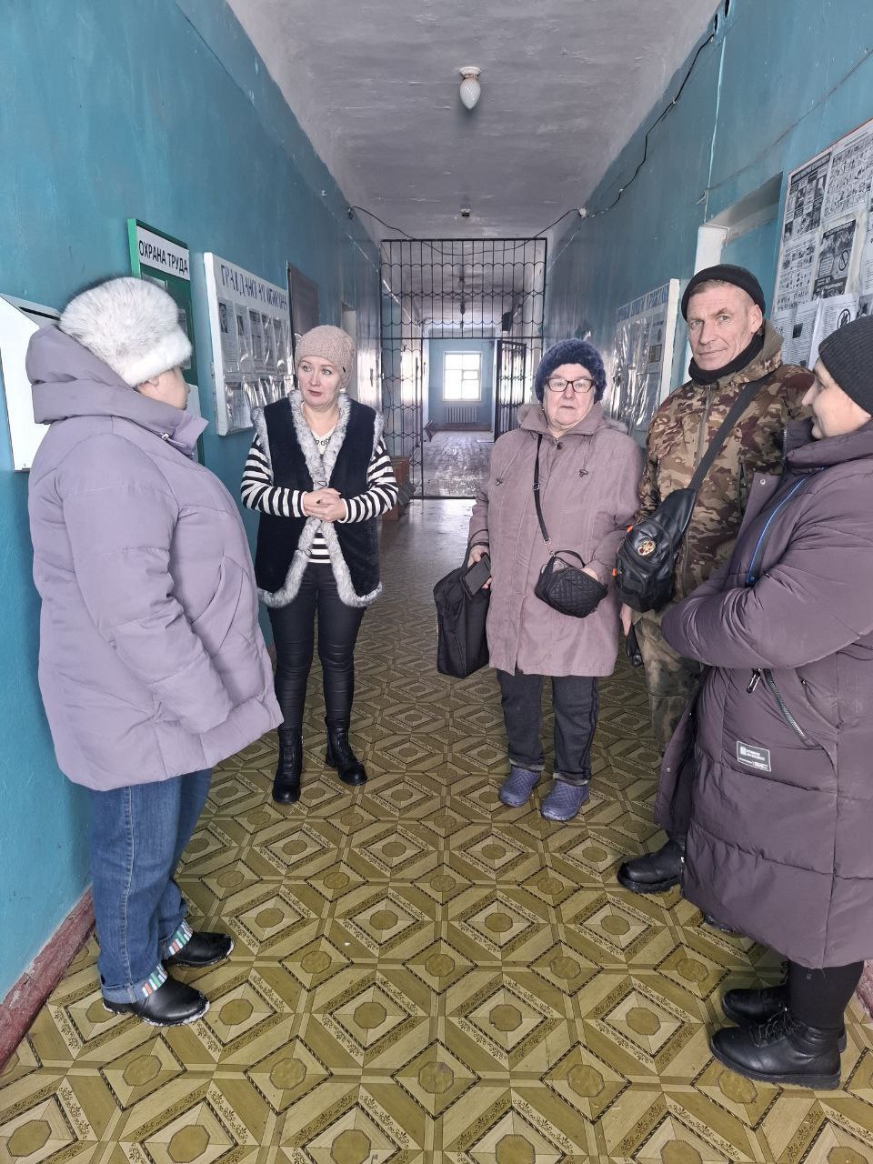 Начальник Коньковского территориального отдела Администрации Тельмановского округа провела встречу с жителями села Коньково, где были обсуждены следующие вопросы: