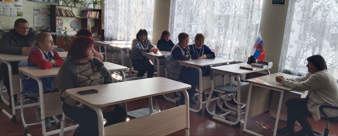 Начальник Василевского территориального отдела Ирина Щурова встретилась с трудовым коллективом Василевской школы