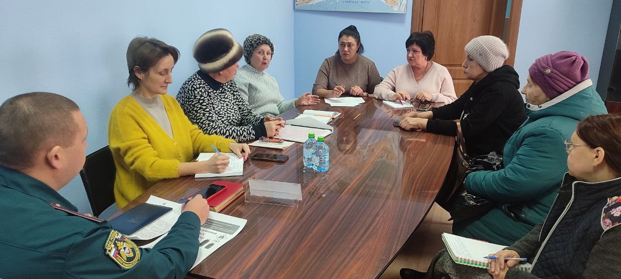 В Приморском внутригородском районе города Мариуполь состоялась встреча жителей с исполняющим обязанности руководителя Управы Еленой Пантелеевной Голяка