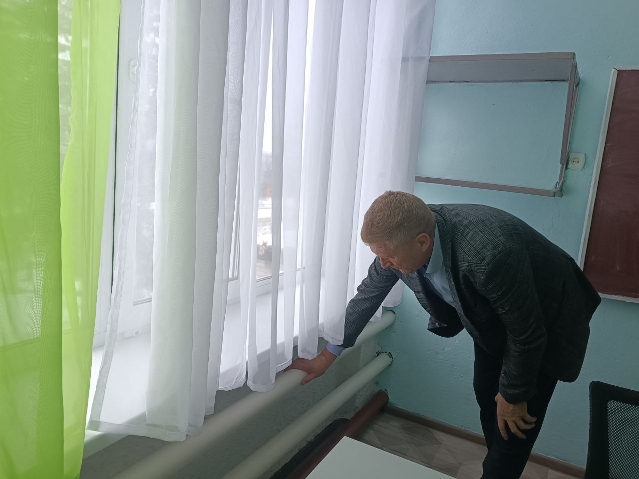 Сергей Юзвинкевич: Исходя из ранее данных поручений Главы Донецкой Народной Республики Дениса Владимировича Пушилина проинспектировал работу системы отопления в ГБОУ "Кременевская школа Володарского м.о." и в ГБОУ «УВК-...