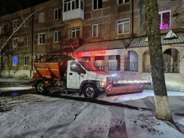 Зимнее содержание дорог в Ждановке