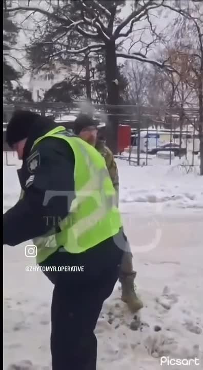 В Житомирской обл, сотрудник ТЦК выстрелил в гражданина