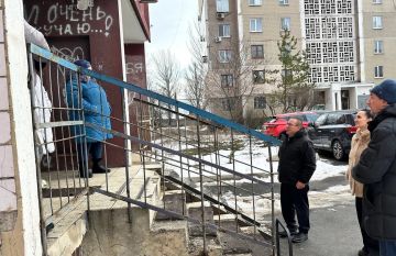 Андрей Крамар: Погода на неделе меняется стремительно: то солнышко и приятный, радующий душу морозец, то внезапная изморось с ветром и слякотью, то вновь резкое похолодание и забивающий глаза и лобовое стекло машины снегопад