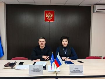 Александр Пеняев: По моему поручению заместитель главы администрации округа Артем Поликарпов совместно с председателем Ясиноватского муниципального совета Анной Бондарь провели традиционное аппаратное совещание с...