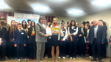 В Мангушской школе №2 прошёл географический брейн-ринг, посвящённый 180-летию РГО и Году единства народов России