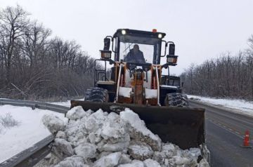 1800 км дорог ДНР очищены от снега после ночного снегопада