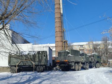 Сегодня, 3 февраля, с целью надлежащей подачи теплоносителя на жилые дома и социальные объекты в Кировском внутригородском районе ведутся работы по бурению скважин для обеспечения водой котельных «Советская» и «Северный»